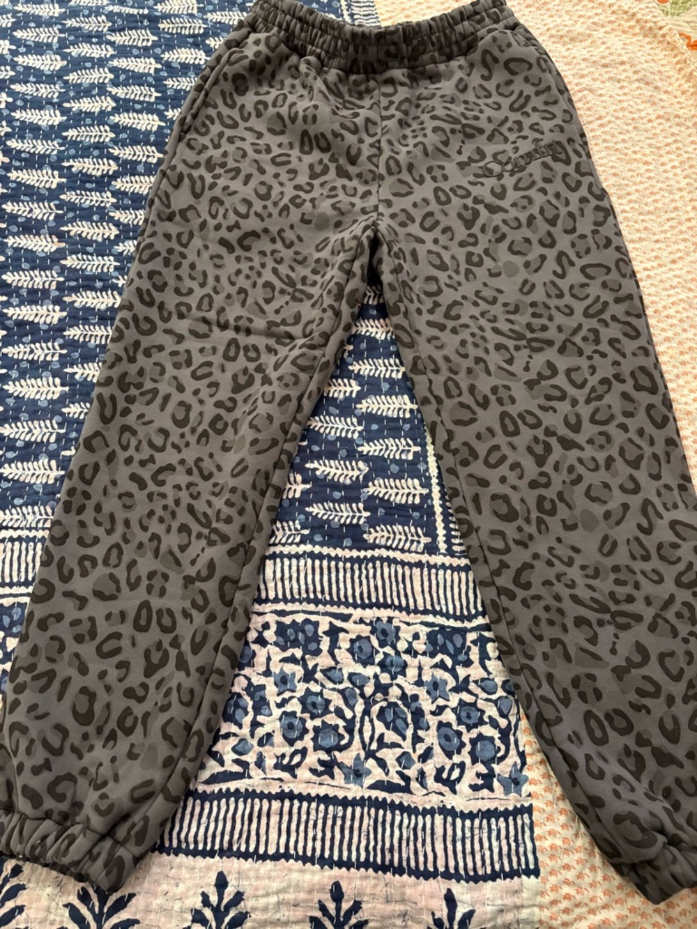 NWT COMFRT Minimalist Panther Print Jogger Pants Medium